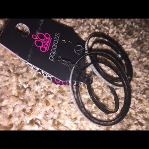 Paparazzi earrings🖤